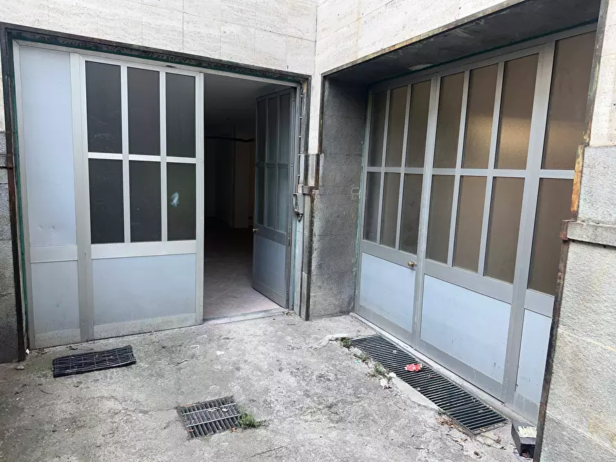 Immagine 5 di Locale commerciale in affitto  in VIA SAN DONATO 73 a Torino