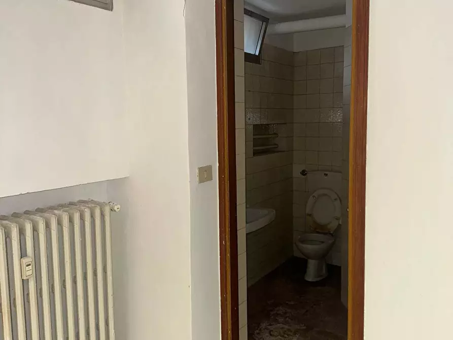 Immagine 8 di Locale commerciale in affitto  in VIA SAN DONATO 73 a Torino