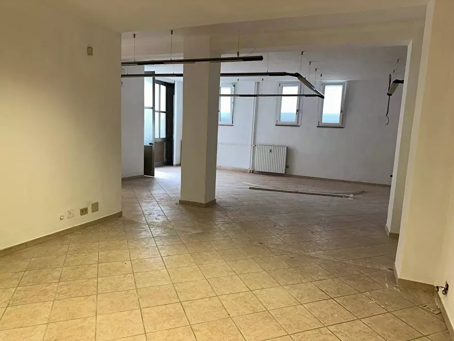 Immagine 9 di Locale commerciale in affitto  in VIA SAN DONATO 73 a Torino