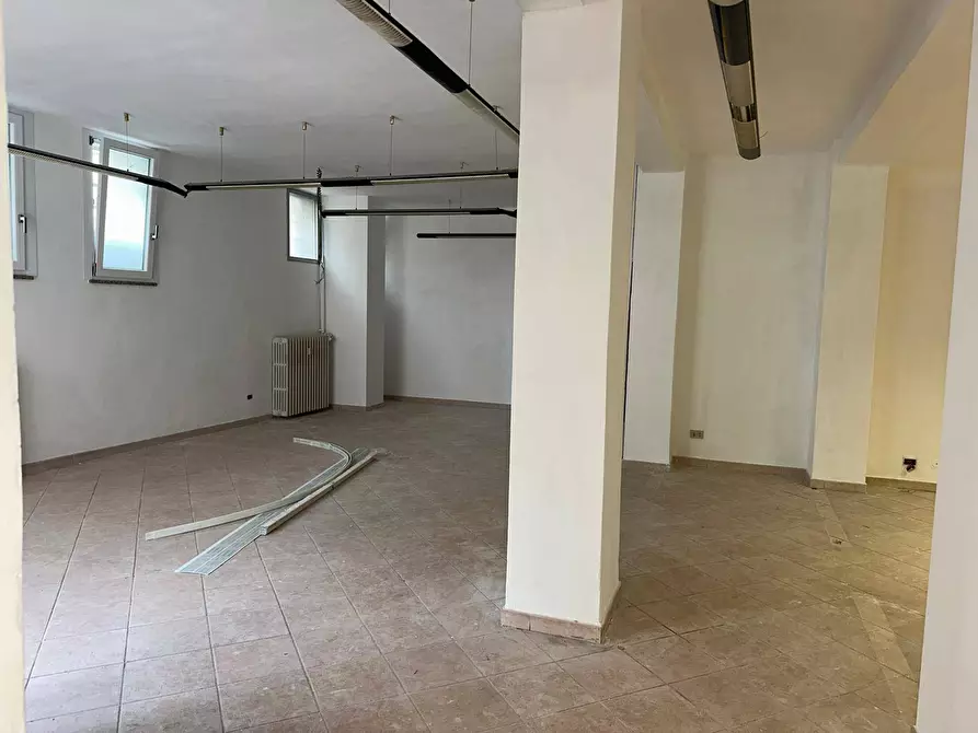 Immagine 10 di Locale commerciale in affitto  in VIA SAN DONATO 73 a Torino