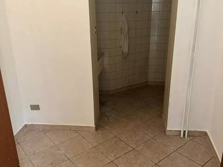 Immagine 11 di Locale commerciale in affitto  in VIA SAN DONATO 73 a Torino