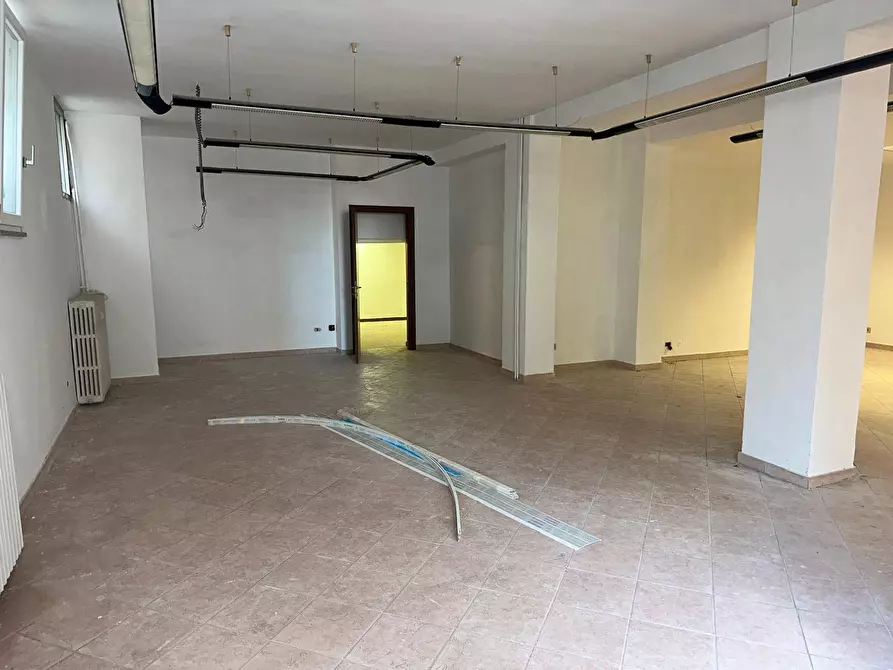 Immagine 12 di Locale commerciale in affitto  in VIA SAN DONATO 73 a Torino