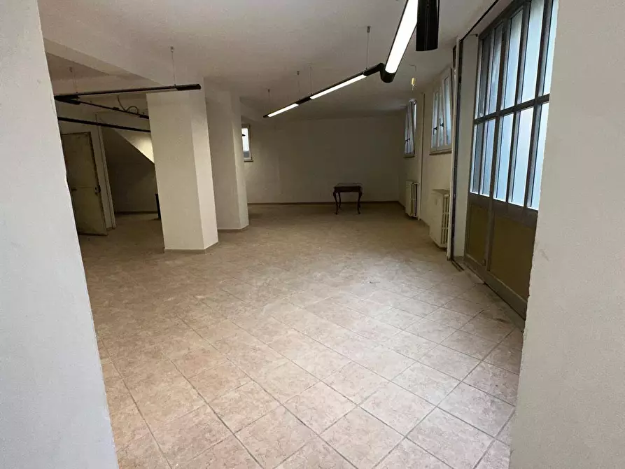 Immagine 15 di Locale commerciale in affitto  in VIA SAN DONATO 73 a Torino