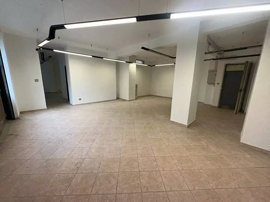 Immagine 18 di Locale commerciale in affitto  in VIA SAN DONATO 73 a Torino