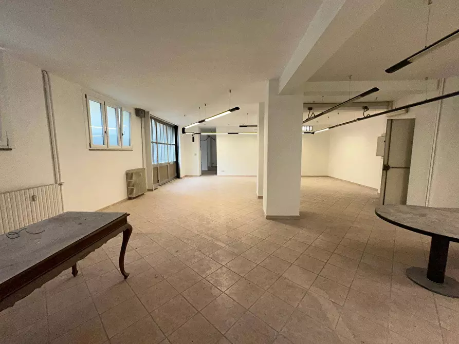 Immagine 20 di Locale commerciale in affitto  in VIA SAN DONATO 73 a Torino