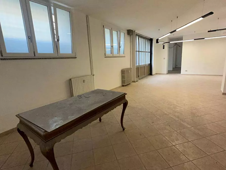 Immagine 21 di Locale commerciale in affitto  in VIA SAN DONATO 73 a Torino