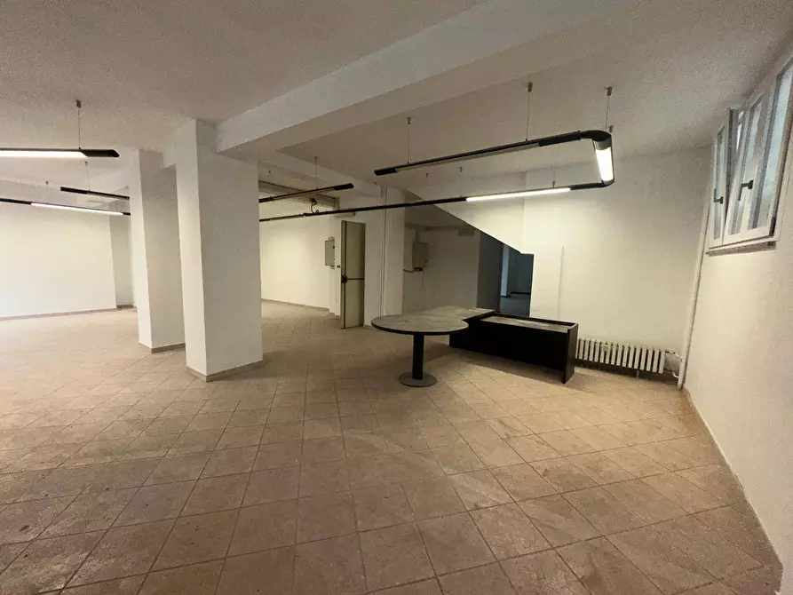 Immagine 22 di Locale commerciale in affitto  in VIA SAN DONATO 73 a Torino