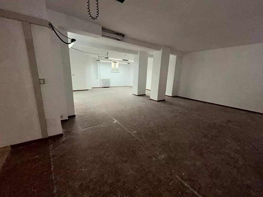 Immagine 28 di Locale commerciale in affitto  in VIA SAN DONATO 73 a Torino