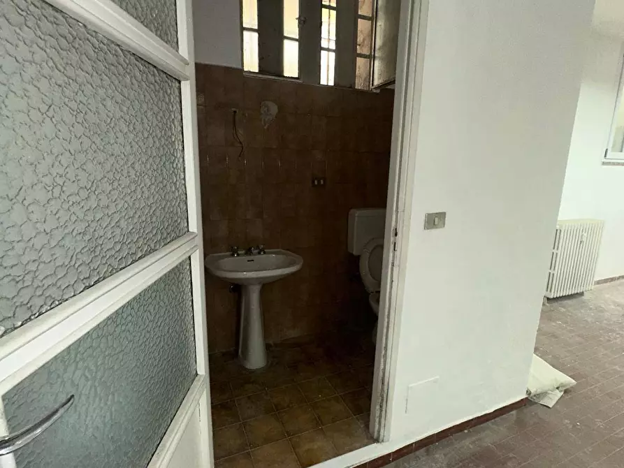 Immagine 32 di Locale commerciale in affitto  in VIA SAN DONATO 73 a Torino