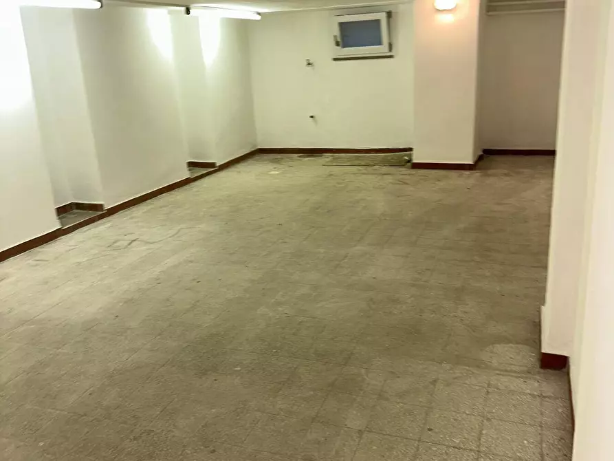 Immagine 38 di Locale commerciale in affitto  in VIA SAN DONATO 73 a Torino
