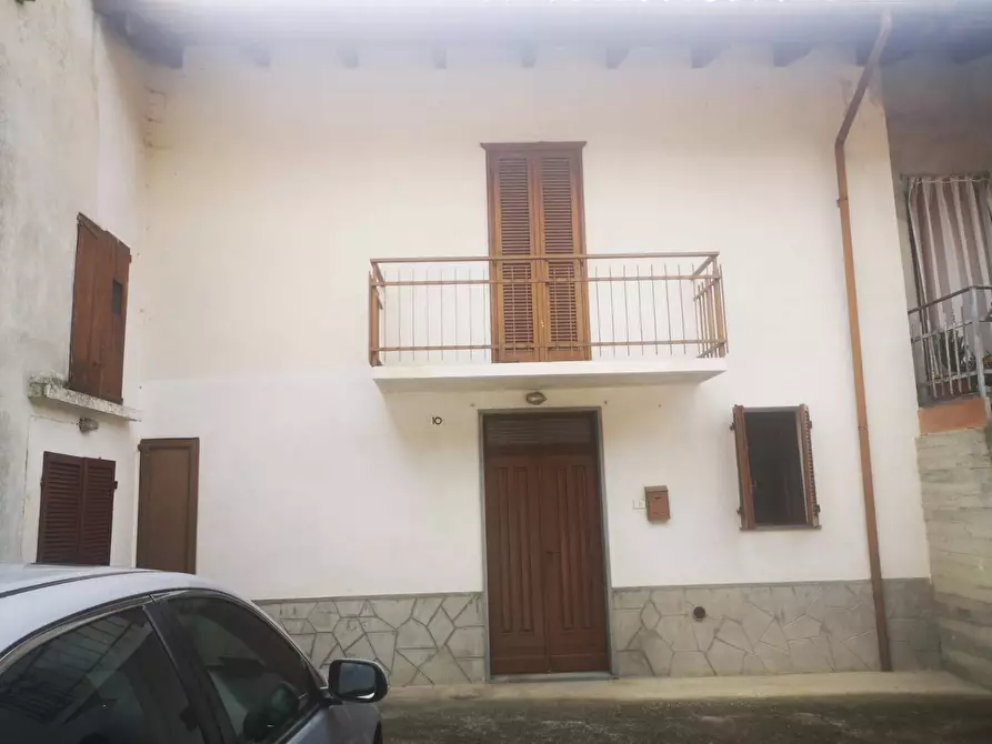 Immagine 1 di Casa indipendente in vendita  in Via Morra 8 a Camino
