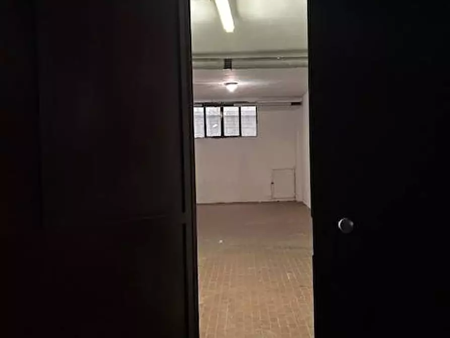 Immagine 8 di Magazzino in vendita  in Via Nallino 42 a Torino