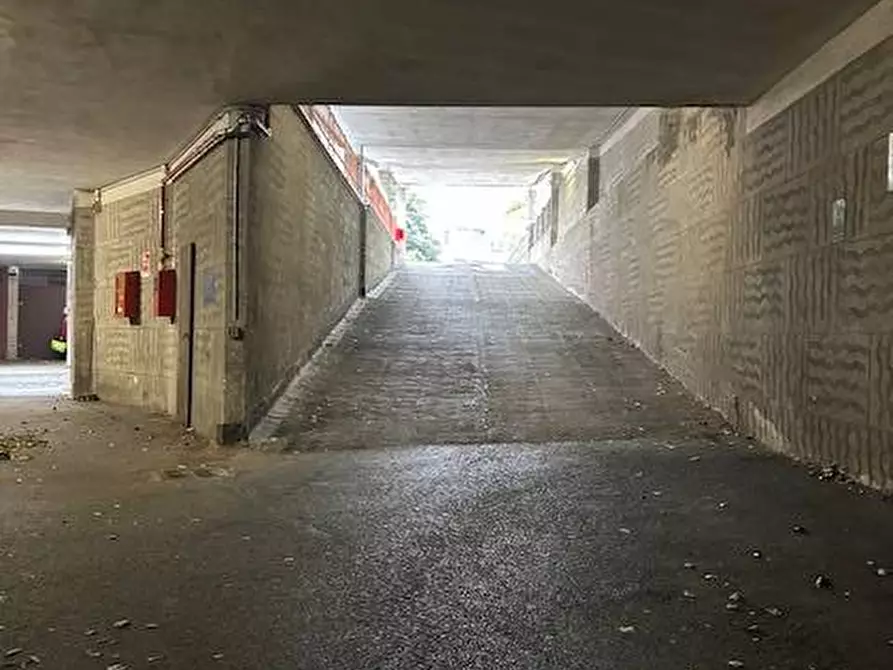 Immagine 10 di Magazzino in vendita  in Via Nallino 42 a Torino