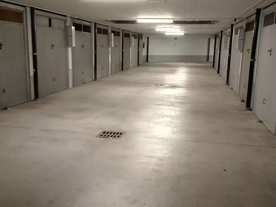 Immagine 2 di Box auto in vendita  in VIA BAZZANINI 15 a Venaria Reale