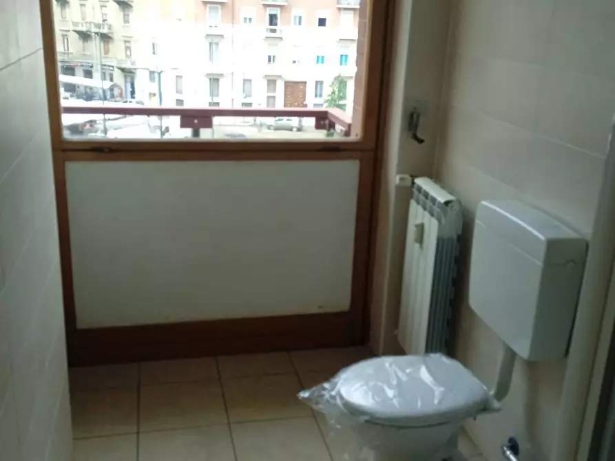 Immagine 15 di Appartamento in affitto  in corso Svizzera 76 a Torino