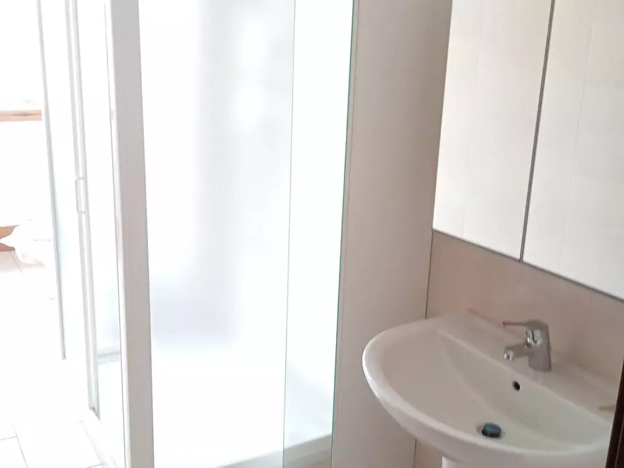 Immagine 21 di Appartamento in affitto  in corso Svizzera 76 a Torino