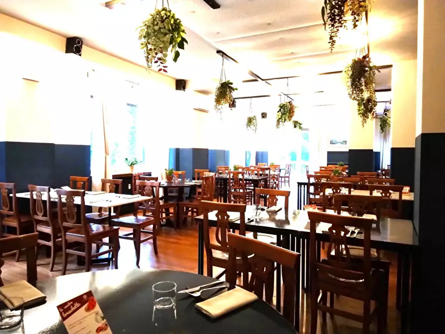 Immagine 25 di Locale commerciale in vendita  in Corso Massimo d'Azeglio 114 a Torino