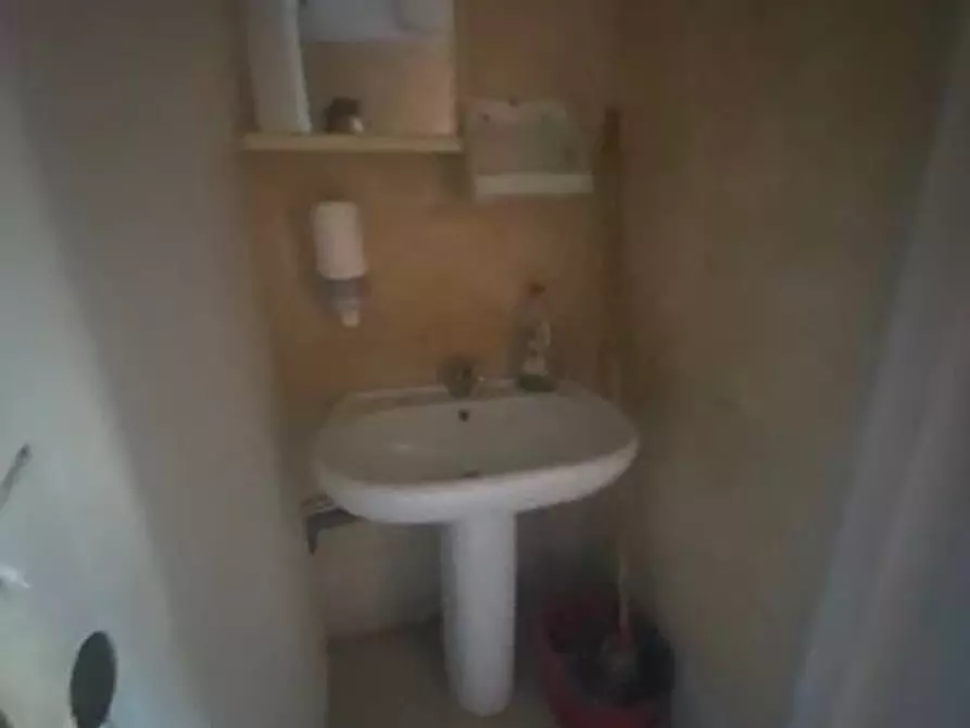 Immagine 8 di Locale commerciale in vendita  in via tenda 1 a Ventimiglia