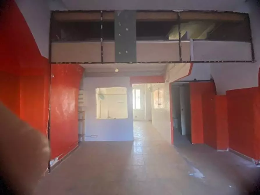 Immagine 4 di Locale commerciale in vendita  in via tenda 1 a Ventimiglia