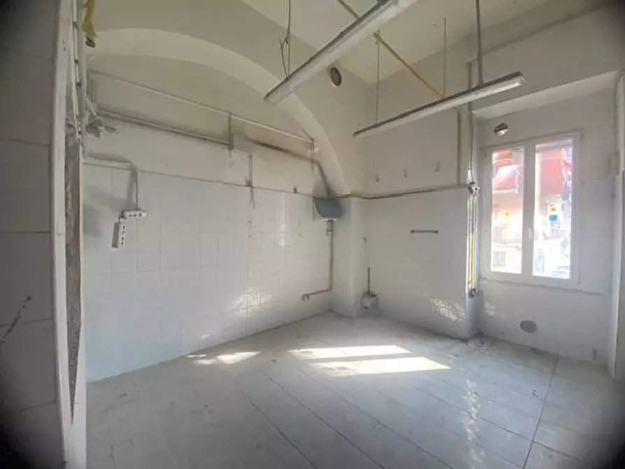 Immagine 2 di Locale commerciale in vendita  in via tenda 1 a Ventimiglia