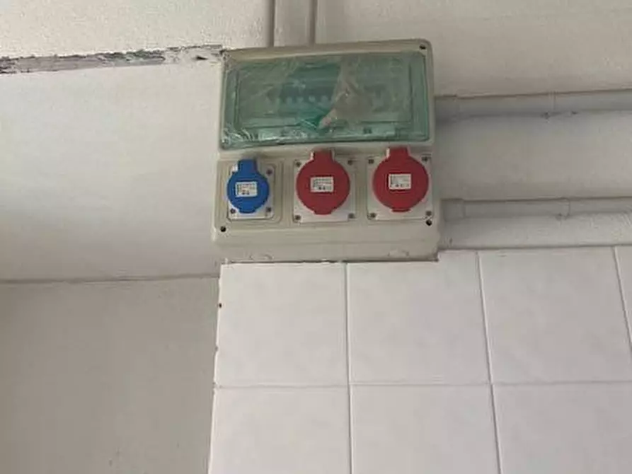 Immagine 6 di Locale commerciale in vendita  in via tenda 1 a Ventimiglia