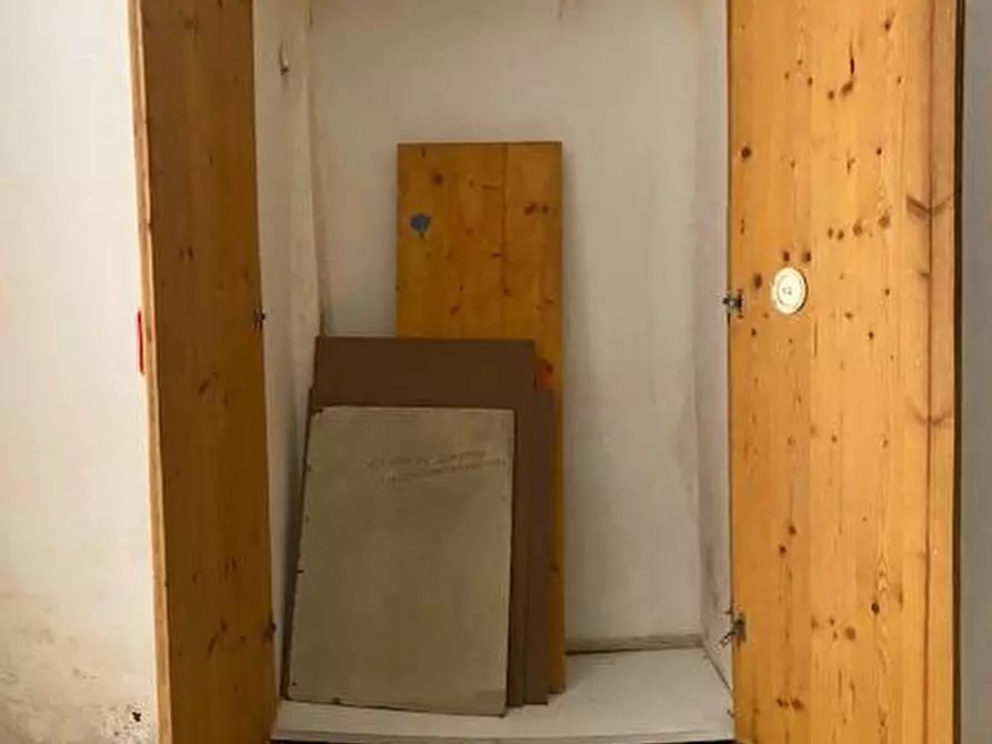 Immagine 9 di Magazzino in vendita  in via piemonte 35 a Ventimiglia