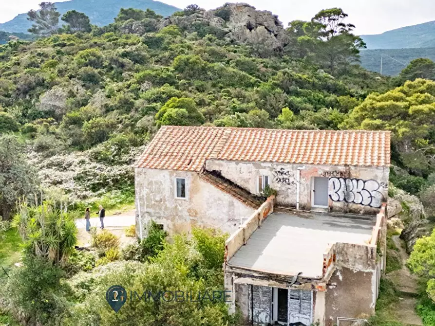 Immagine 5 di Villa in vendita  in Via San Leonardo a Capraia E Limite