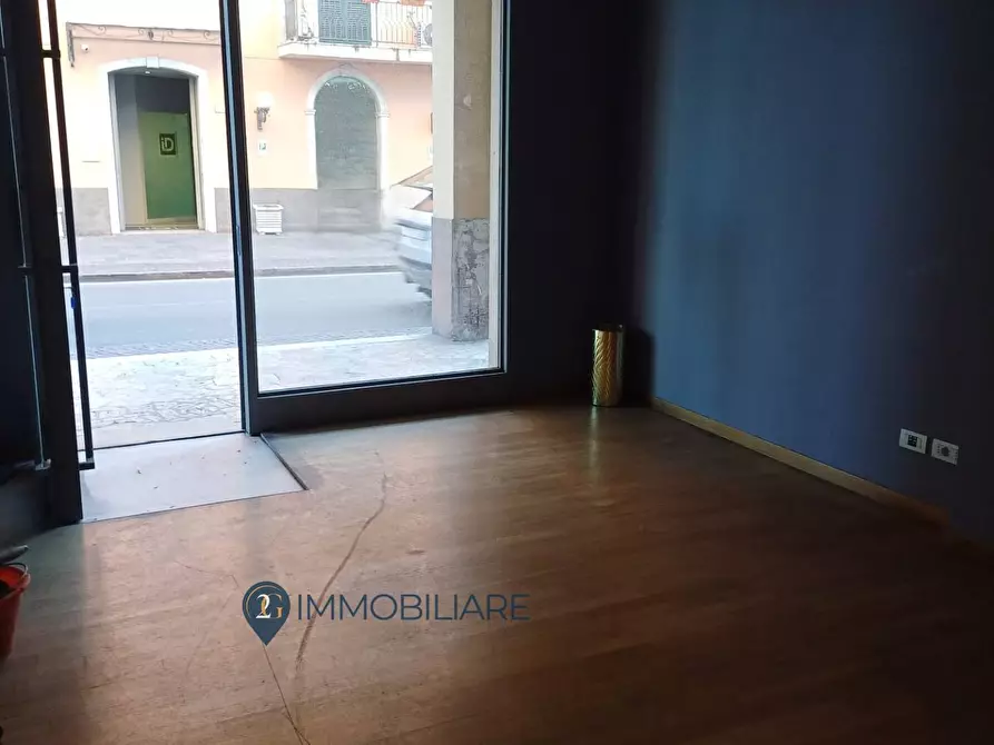 Immagine 2 di Locale commerciale in vendita  in Via Sobborgo Emiliano a Sarzana