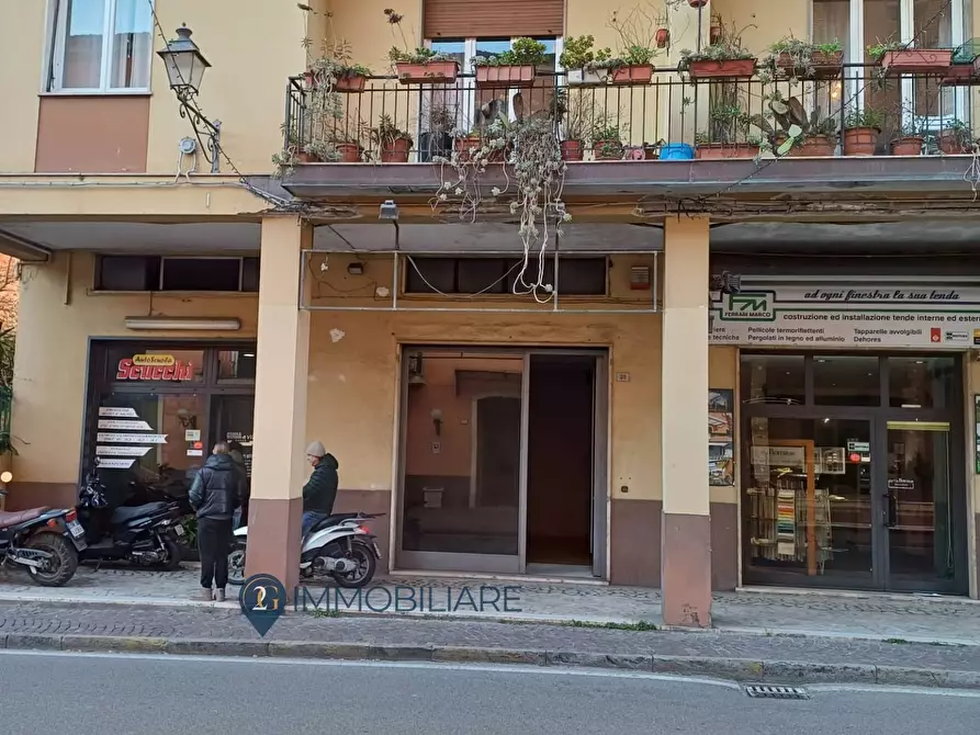 Immagine 4 di Locale commerciale in vendita  in Via Sobborgo Emiliano a Sarzana