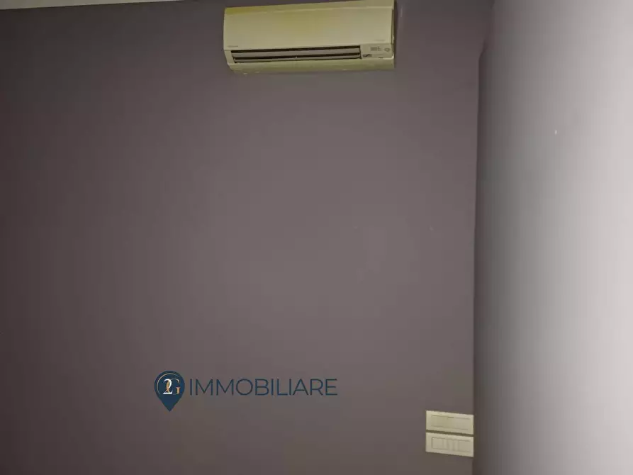 Immagine 6 di Locale commerciale in vendita  in Via Sobborgo Emiliano a Sarzana