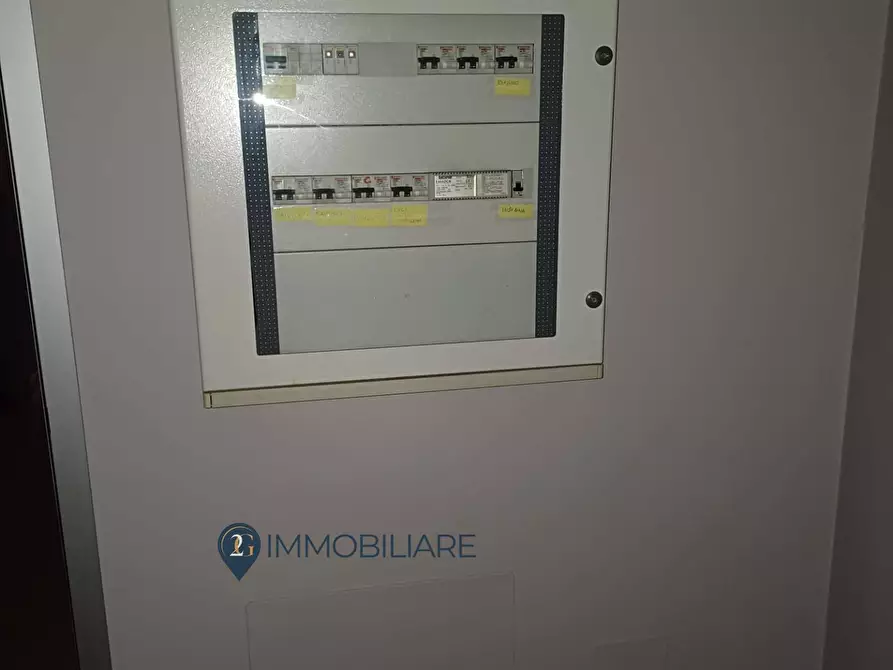 Immagine 7 di Locale commerciale in vendita  in Via Sobborgo Emiliano a Sarzana