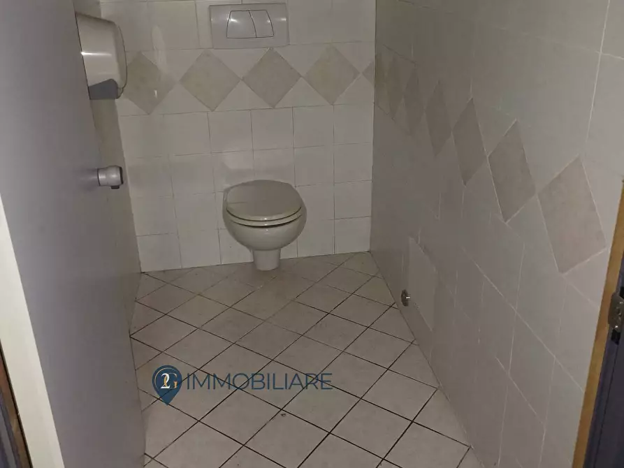 Immagine 8 di Locale commerciale in vendita  in Via Sobborgo Emiliano a Sarzana