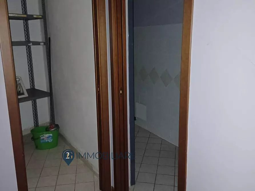 Immagine 10 di Locale commerciale in vendita  in Via Sobborgo Emiliano a Sarzana