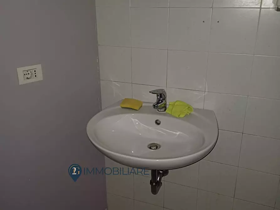 Immagine 12 di Locale commerciale in vendita  in Via Sobborgo Emiliano a Sarzana