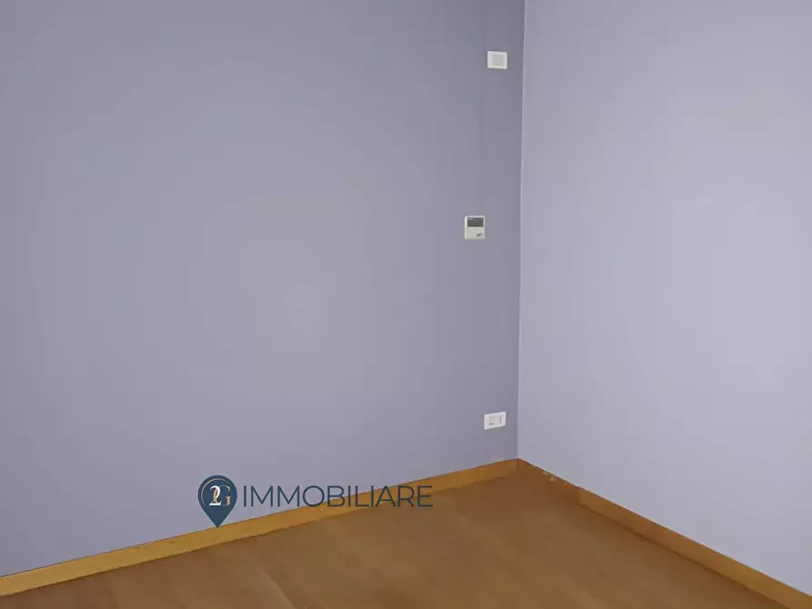 Immagine 13 di Locale commerciale in vendita  in Via Sobborgo Emiliano a Sarzana