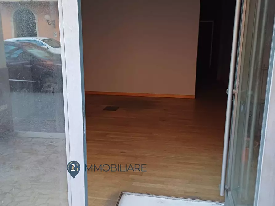 Immagine 16 di Locale commerciale in vendita  in Via Sobborgo Emiliano a Sarzana