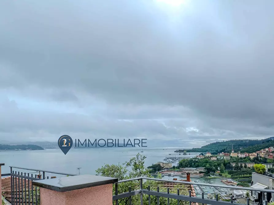 Immagine 11 di Casa semindipendente in vendita  in Salita Del Pianello a La Spezia