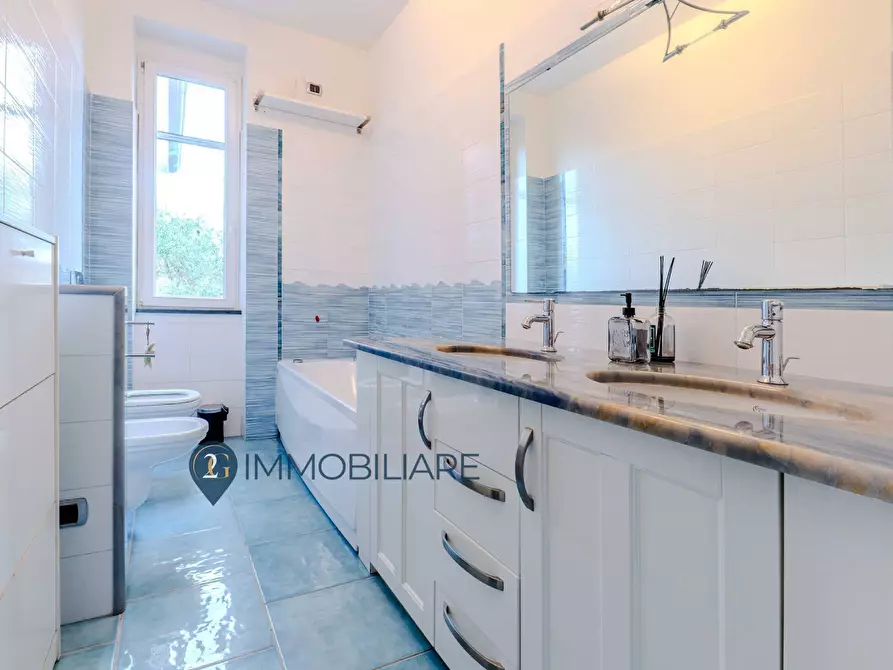 Immagine 22 di Casa semindipendente in vendita  in Salita Del Pianello a La Spezia