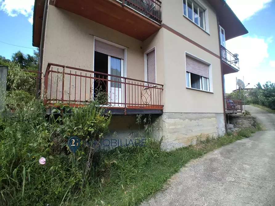 Immagine 1 di Appartamento in vendita  in Via Roma a Beverino