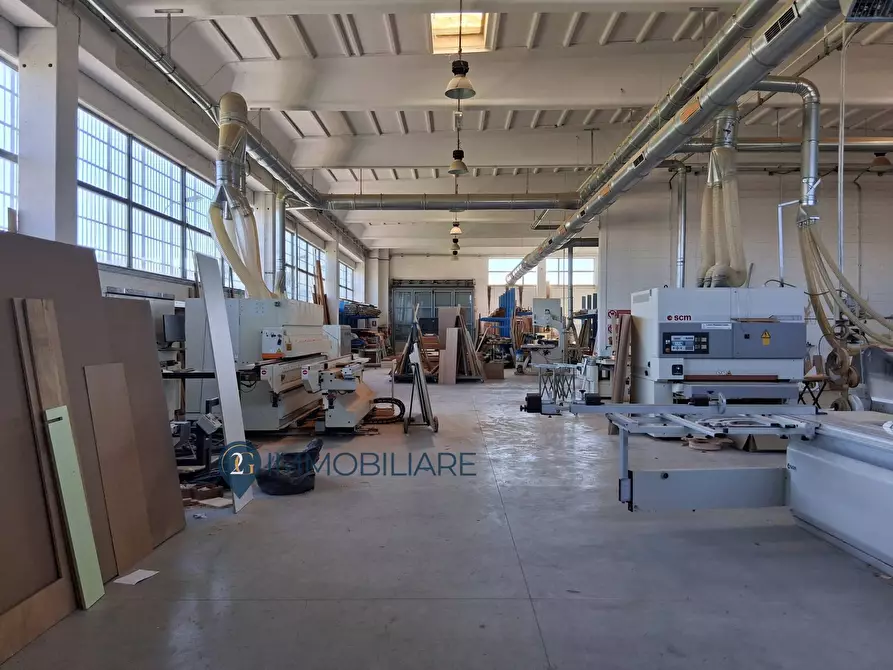 Immagine 1 di Capannone industriale in affitto  in Via Variante Aurelia 4 a Sarzana