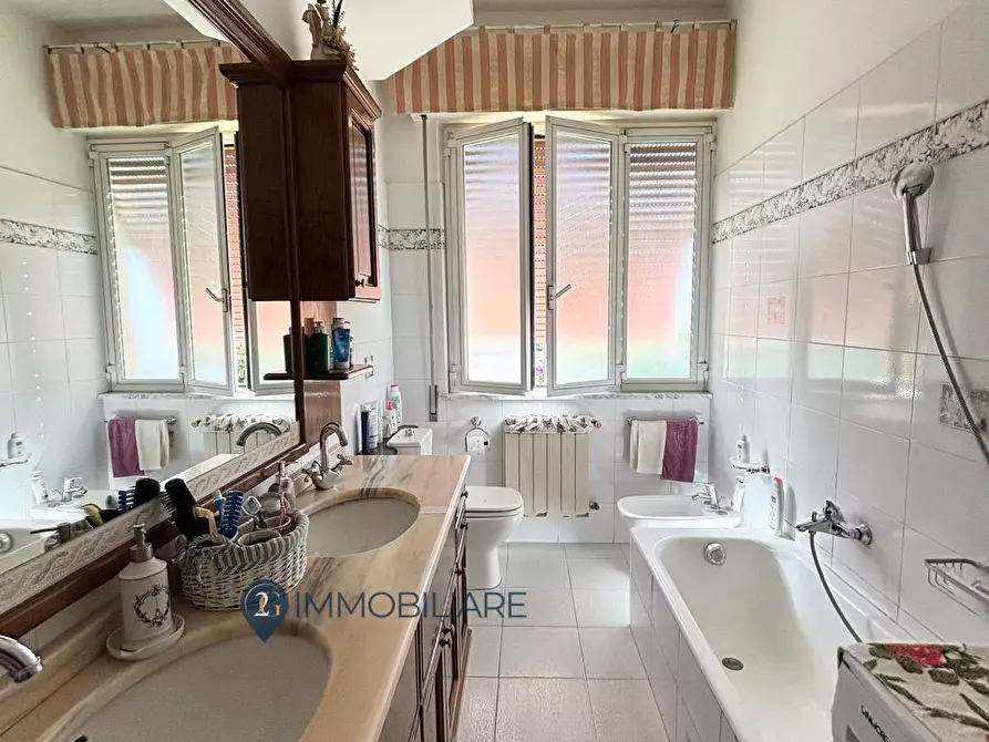 Immagine 21 di Appartamento in vendita  in Loc. Senato 30 a Lerici