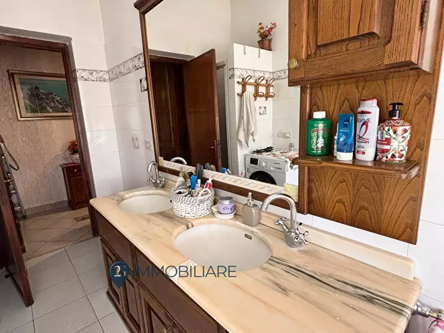 Immagine 22 di Appartamento in vendita  in Loc. Senato 30 a Lerici