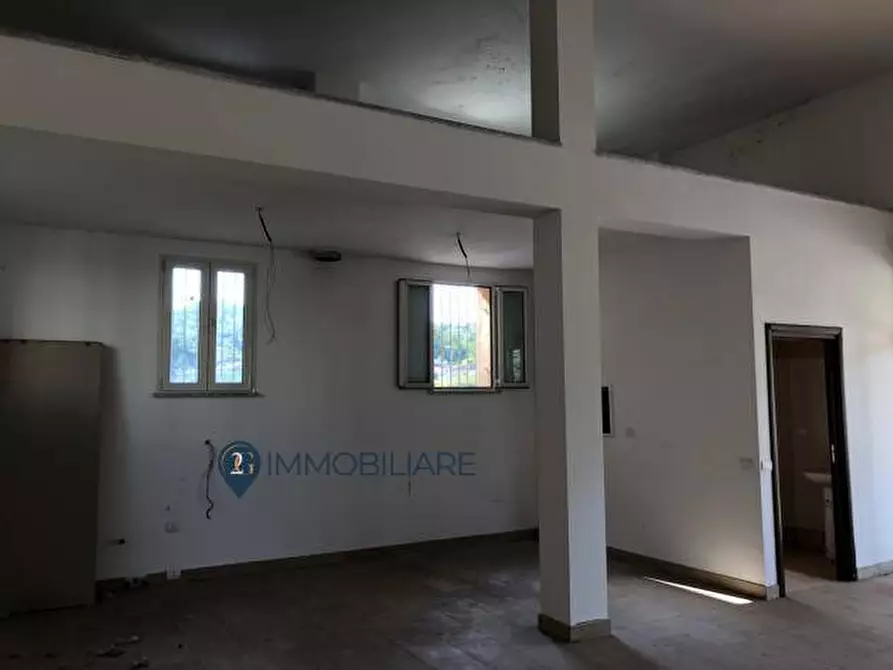 Immagine 3 di Locale commerciale in vendita  in Via Maestro Pietrino Venturini a Aulla