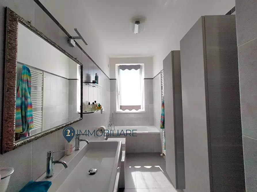 Immagine 10 di Villa in vendita  in via vicolo turì a Sarzana