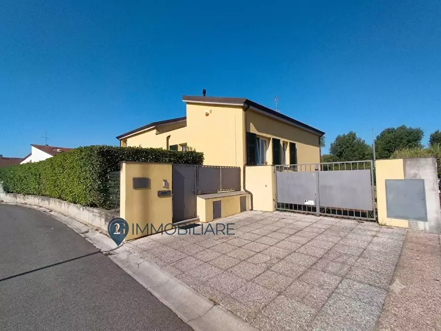Immagine 3 di Villa in vendita  in via vicolo turì a Sarzana
