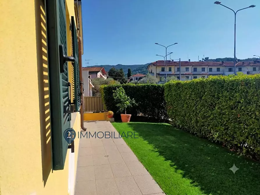 Immagine 28 di Villa in vendita  in via vicolo turì a Sarzana