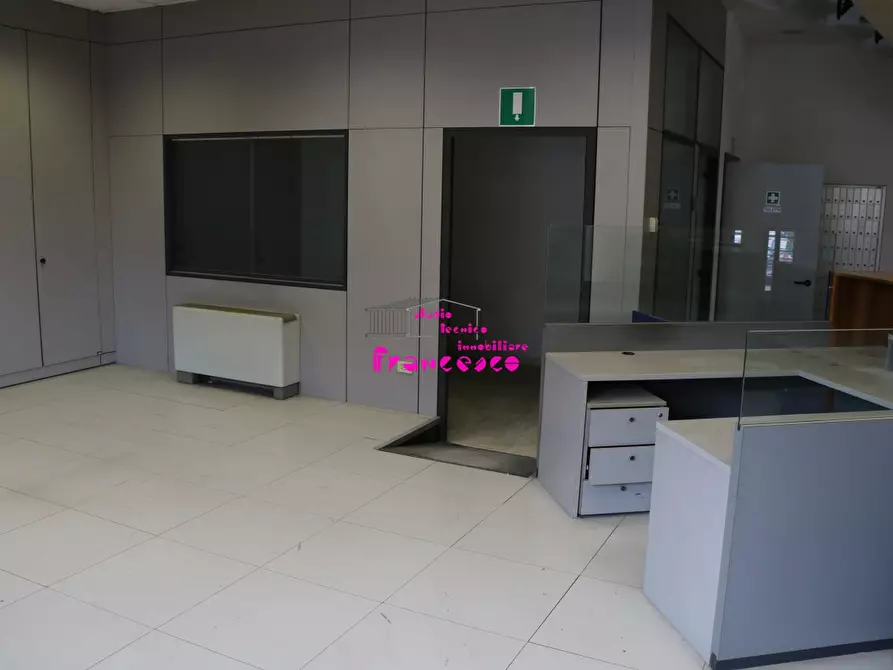 Immagine 26 di Ufficio in vendita  in Via Francesco Berni a Empoli