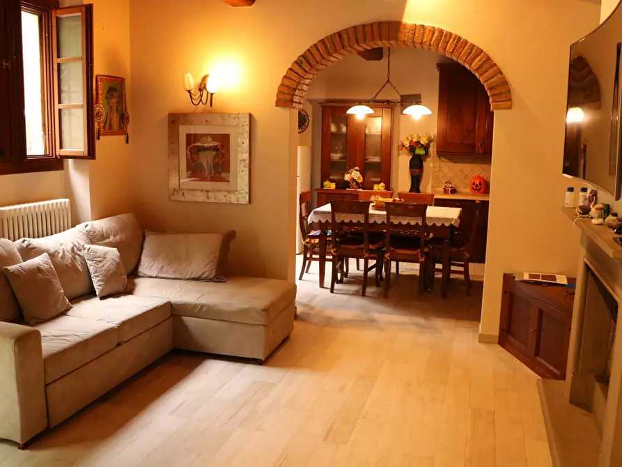 Immagine 1 di Palazzo in vendita  in Via della Forra a Lastra A Signa