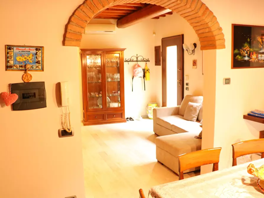 Immagine 4 di Palazzo in vendita  in Via della Forra a Lastra A Signa