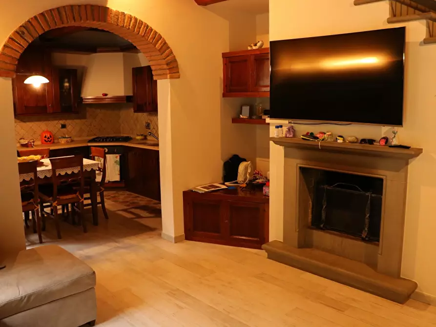 Immagine 10 di Palazzo in vendita  in Via della Forra a Lastra A Signa